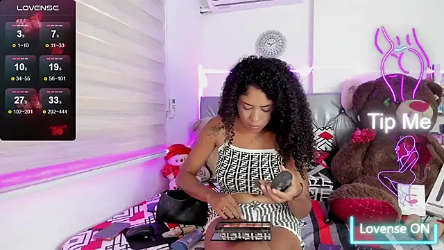 Snapshot of charlotteone chatting on January 30, 2025, 11:55 am charlotteone online show from January 30, 2025, 11:55 am