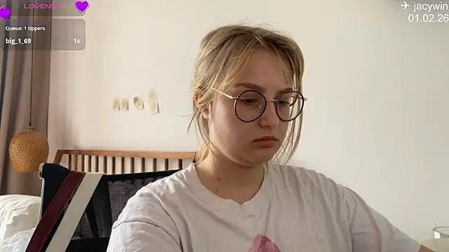 JacyWinslat online show from February 1, 2026, 6:12 am