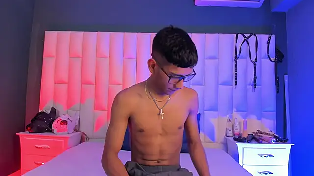 Snapshot of Nick_Collins18 chatting on February 6, 2025, 6:35 pm Nick Collins18 online show from February 6, 2025, 6:35 pm