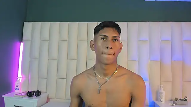 Snapshot of Nick_Collins18 chatting on February 16, 2025, 4:31 am Nick Collins18 online show from February 16, 2025, 4:31 am