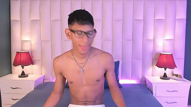 Snapshot of Nick_Collins18 chatting on March 8, 2025, 3:50 am Nick Collins18 online show from March 8, 2025, 3:50 am