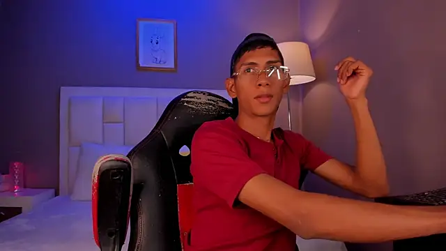 Nick Collins18 online show from April 21, 2026, 9:50 pm