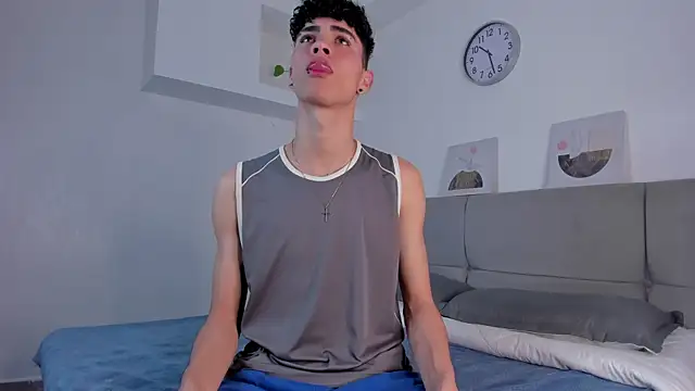 Snapshot of NeoRaptis chatting on December 12, 2024, 8:10 pm NeoRaptis online show from December 12, 2024, 8:10 pm