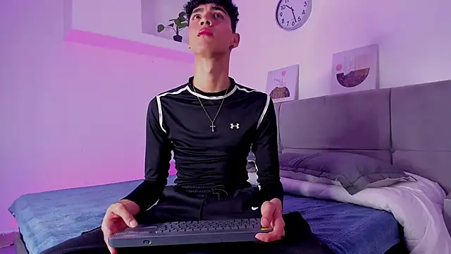 Snapshot of NeoRaptis chatting on December 20, 2024, 8:01 pm NeoRaptis online show from December 20, 2024, 8:01 pm