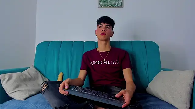 Snapshot of NeoRaptis chatting on January 16, 2025, 8:14 pm NeoRaptis online show from January 16, 2025, 8:14 pm