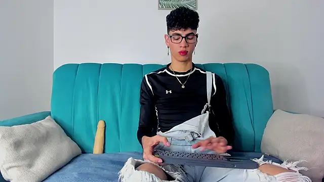 Snapshot of NeoRaptis chatting on January 17, 2025, 7:49 pm NeoRaptis online show from January 17, 2025, 7:49 pm