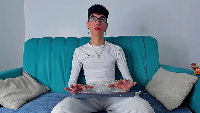 Snapshot of NeoRaptis chatting on January 24, 2025, 8:00 pm NeoRaptis online show from January 24, 2025, 8:00 pm