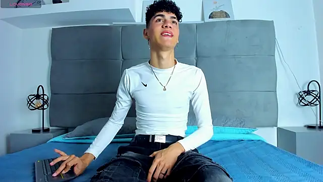 Snapshot of NeoRaptis chatting on February 12, 2025, 7:56 pm NeoRaptis online show from February 12, 2025, 7:56 pm