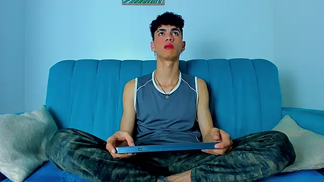 Snapshot of NeoRaptis chatting on March 16, 2025, 1:06 pm NeoRaptis online show from March 16, 2025, 1:06 pm