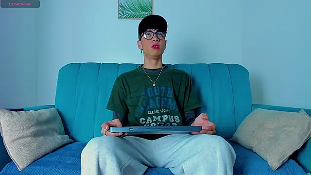 Snapshot of NeoRaptis chatting on March 18, 2025, 8:15 pm NeoRaptis online show from March 18, 2025, 8:15 pm