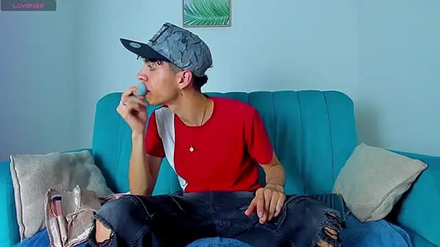 Snapshot of NeoRaptis chatting on March 19, 2025, 8:54 pm NeoRaptis online show from March 19, 2025, 8:54 pm