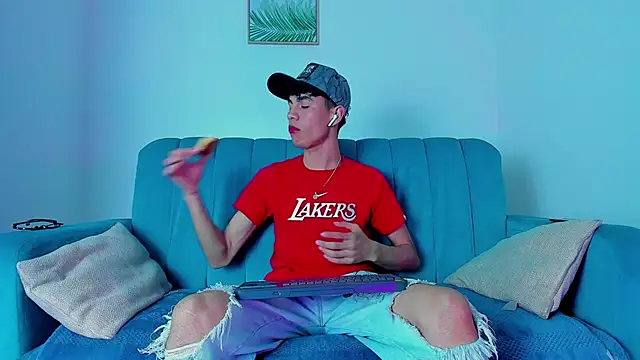 Snapshot of NeoRaptis chatting on March 21, 2025, 8:18 pm NeoRaptis online show from March 21, 2025, 8:18 pm