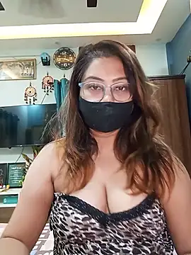 Snapshot of Cute-mona chatting on June 1, 2026, 10:17 am Cute-mona online show from June 1, 2026, 10:17 am