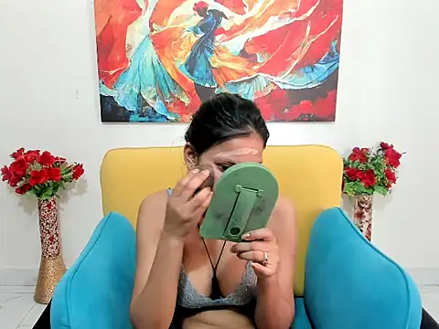 evaaelfiee online show from March 13, 2026, 3:35 am