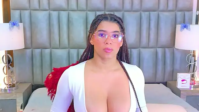 TiaraRosse online show from February 15, 2026, 8:02 am