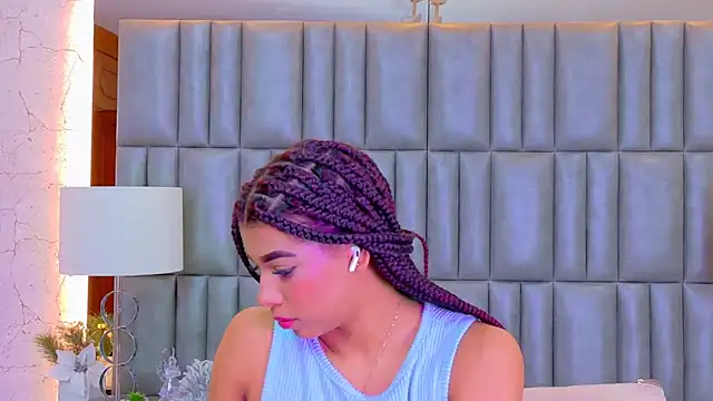 Snapshot of TiaraRosse chatting on June 25, 2026, 1:48 pm TiaraRosse online show from June 25, 2026, 1:48 pm