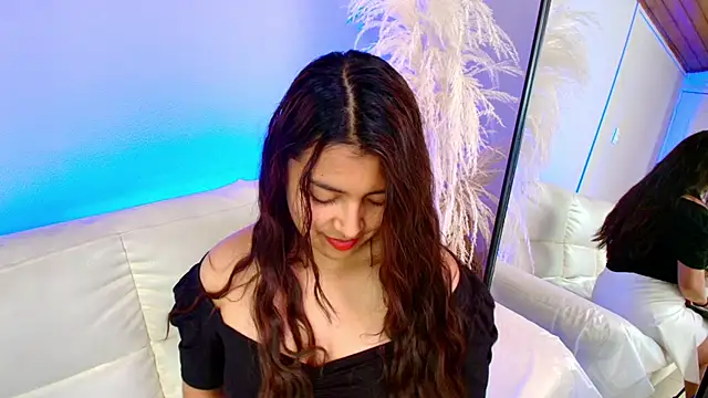 Rebeca Williams  online show from February 21, 2025, 9:00 pm