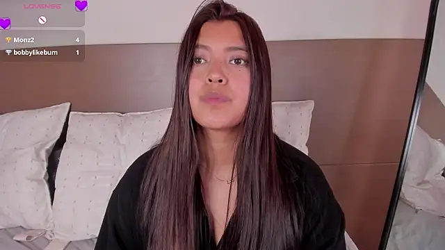 Rebeca Williams  online show from June 3, 2026, 2:33 pm
