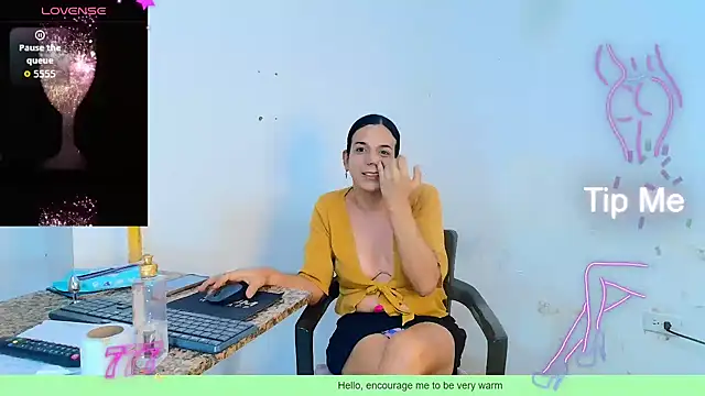 Snapshot of Oh_Tique chatting on June 9, 2026, 1:39 am Oh Tique online show from June 9, 2026, 1:39 am