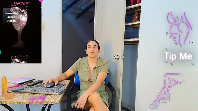 Snapshot of Oh_Tique chatting on June 19, 2026, 6:01 pm Oh Tique online show from June 19, 2026, 6:01 pm