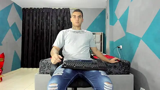 simookeler online show from March 15, 2025, 2:46 am