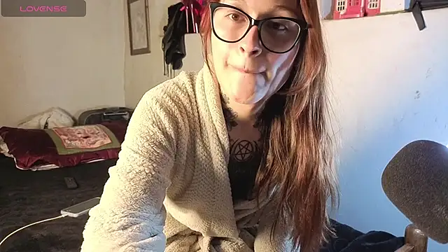 kittenlizz online show from July 16, 2026, 6:58 pm