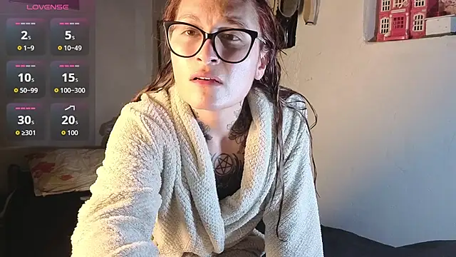 kittenlizz online show from August 4, 2026, 9:28 pm