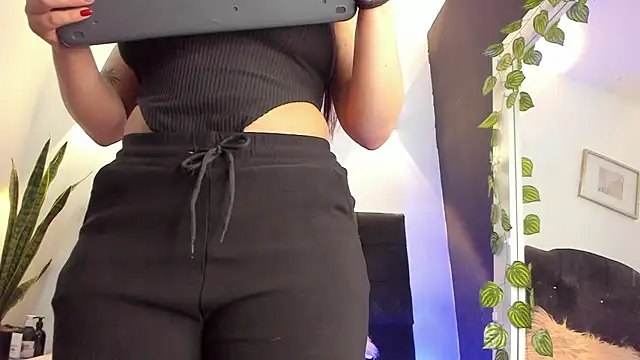 Snapshot of EmaJames25 chatting on January 14, 2025, 7:11 pm EmaJames25 online show from January 14, 2025, 7:11 pm