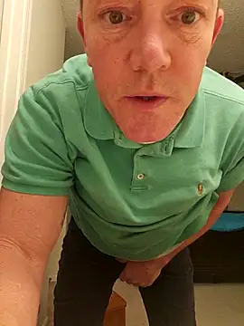 Snapshot of Bigtater1999 chatting on November 21, 2025, 10:19 pm Bigtater1999 online show from November 21, 2025, 10:19 pm