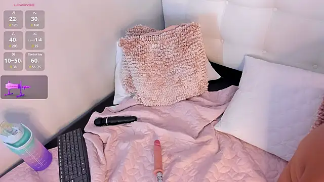 Snapshot of aashley_jones chatting on January 24, 2025, 4:16 am aashley jones online show from January 24, 2025, 4:16 am