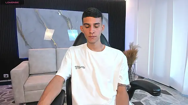 Aaron Scoot online show from March 5, 2026, 9:44 pm