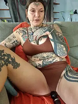 Snapshot of lizzardqueeen chatting on October 10, 2025, 4:50 pm lizzardqueeen online show from October 10, 2025, 4:50 pm