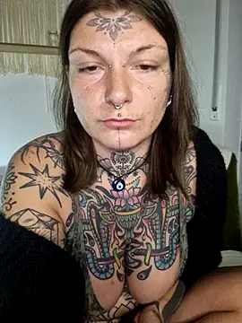 Snapshot of lizzardqueeen chatting on November 15, 2025, 4:10 am lizzardqueeen online show from November 15, 2025, 4:10 am