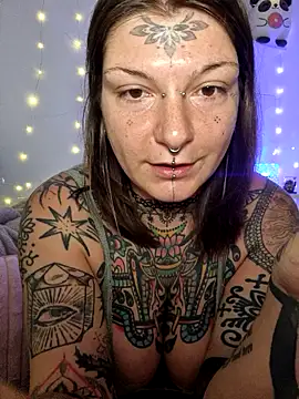 lizzardqueeen online show from February 6, 2026, 9:01 am