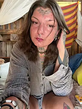 lizzardqueeen online show from July 20, 2026, 3:14 pm
