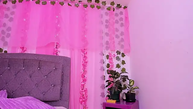 Snapshot of Zara47sweet chatting on August 1, 2026, 7:35 pm Zara47sweet online show from August 1, 2026, 7:35 pm