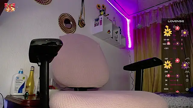 Snapshot of Soffy-brooks chatting on December 9, 2024, 6:45 am Soffy-brooks online show from December 9, 2024, 6:45 am