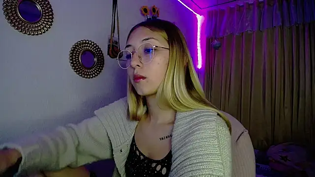 Snapshot of Soffy-brooks chatting on December 11, 2024, 4:28 am Soffy-brooks online show from December 11, 2024, 4:28 am