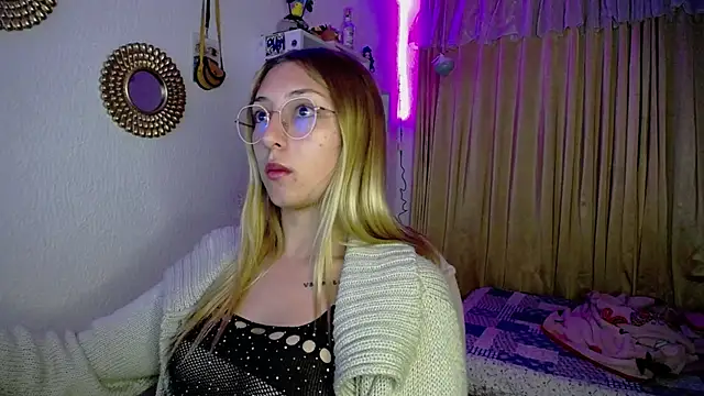 Snapshot of Soffy-brooks chatting on December 11, 2024, 7:31 am Soffy-brooks online show from December 11, 2024, 7:31 am