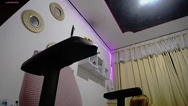 Snapshot of Soffy-brooks chatting on December 18, 2024, 7:58 am Soffy-brooks online show from December 18, 2024, 7:58 am