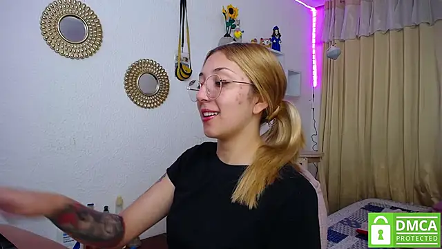 Snapshot of Soffy-brooks chatting on February 21, 2025, 7:34 am Soffy-brooks online show from February 21, 2025, 7:34 am