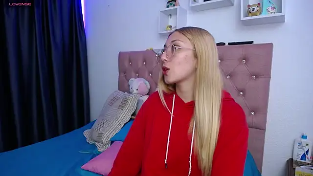 Snapshot of Soffy-brooks chatting on October 21, 2025, 5:19 am Soffy-brooks online show from October 21, 2025, 5:19 am