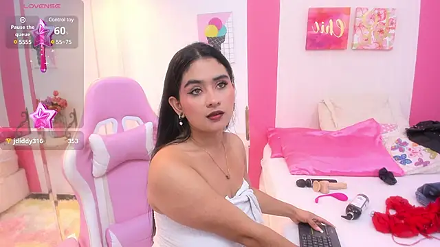 Snapshot of scarlette_15_ chatting on January 20, 2025, 11:10 pm scarlette 15 online show from January 20, 2025, 11:10 pm