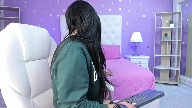 Snapshot of scarlette_15_ chatting on November 6, 2025, 3:18 am scarlette 15 online show from November 6, 2025, 3:18 am