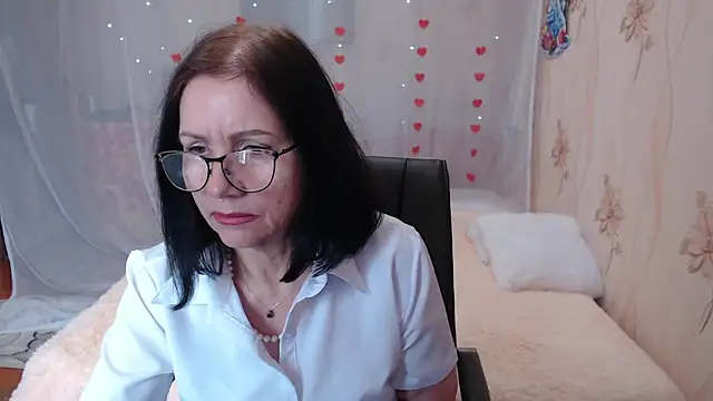 Snapshot of OlgaHottie chatting on March 17, 2025, 2:19 am OlgaHottie online show from March 17, 2025, 2:19 am