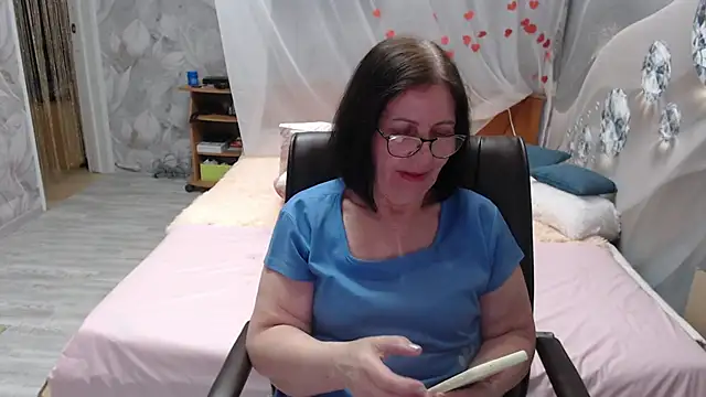 Snapshot of OlgaHottie chatting on April 9, 2026, 12:43 pm OlgaHottie online show from April 9, 2026, 12:43 pm