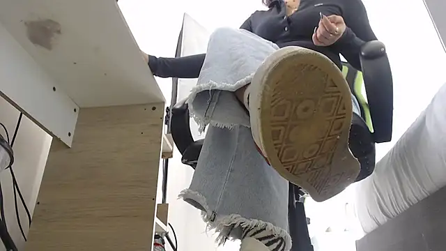 alma fenix online show from February 22, 2025, 12:19 pm