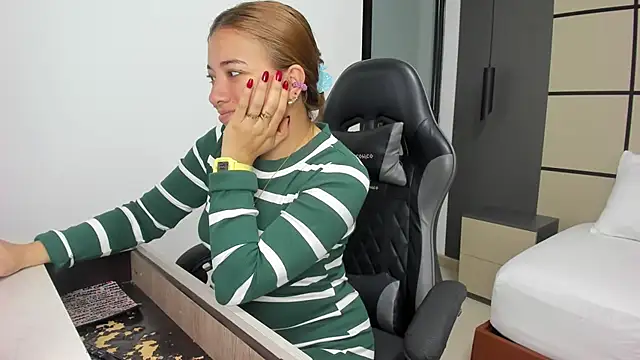 alma fenix online show from September 27, 2025, 12:32 pm