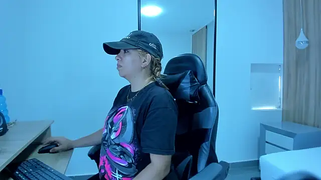 alma fenix online show from December 22, 2025, 12:35 pm