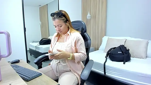 alma fenix online show from January 14, 2026, 12:11 pm